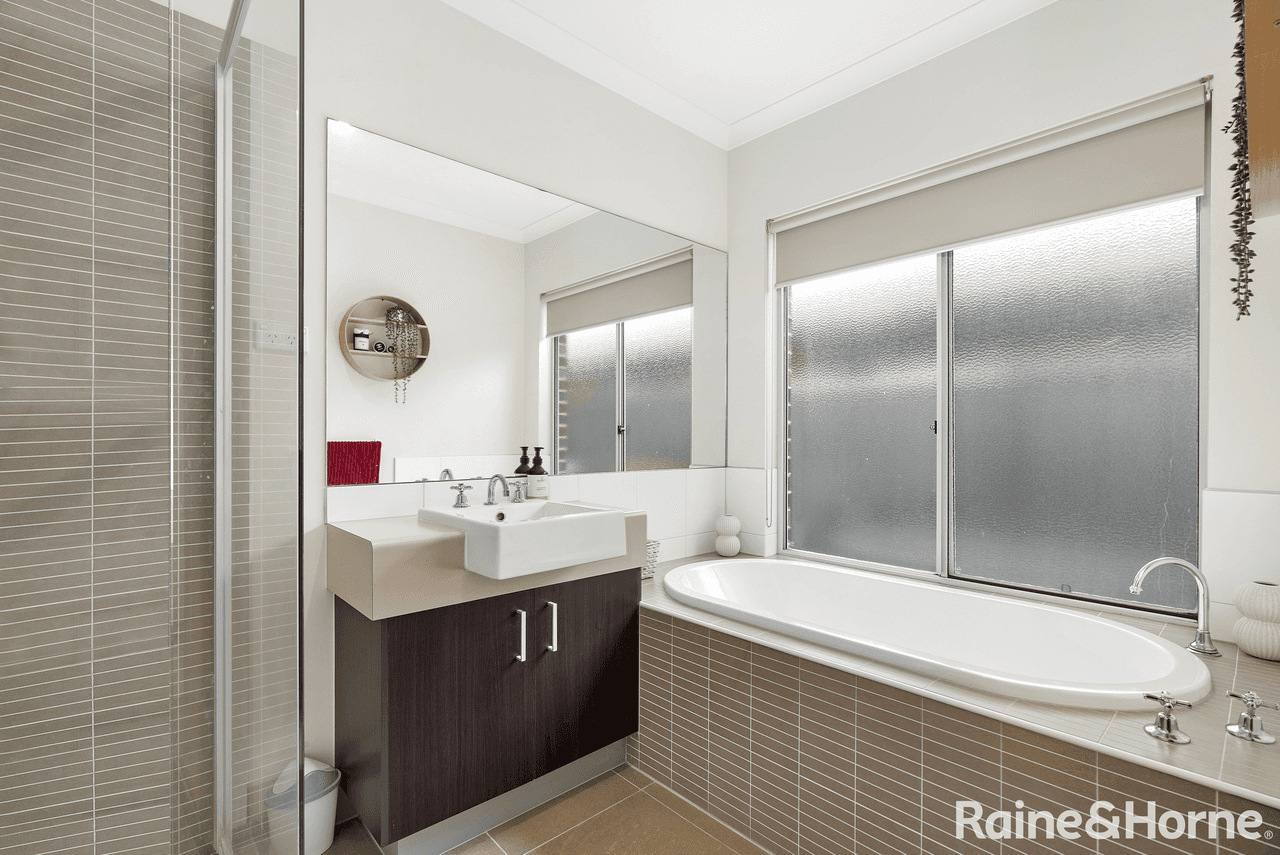 47 Addicott Way, TAYLORS HILL, VIC 3037