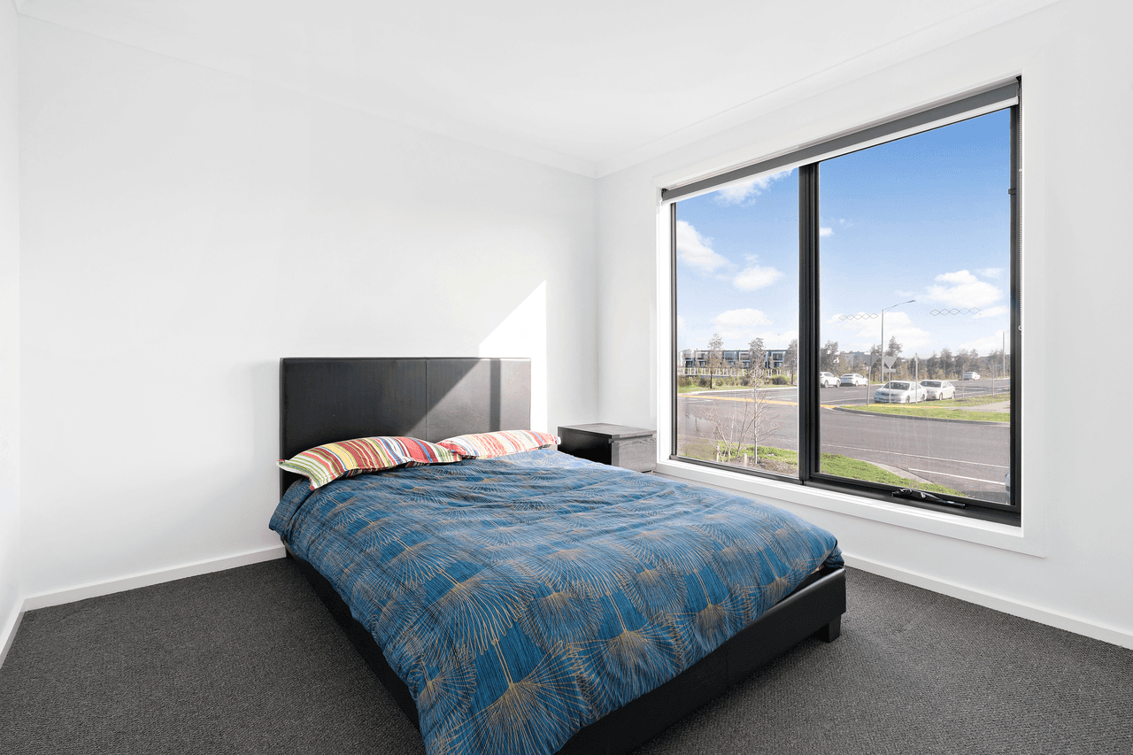 39 Strathlea Drive, CRANBOURNE WEST, VIC 3977