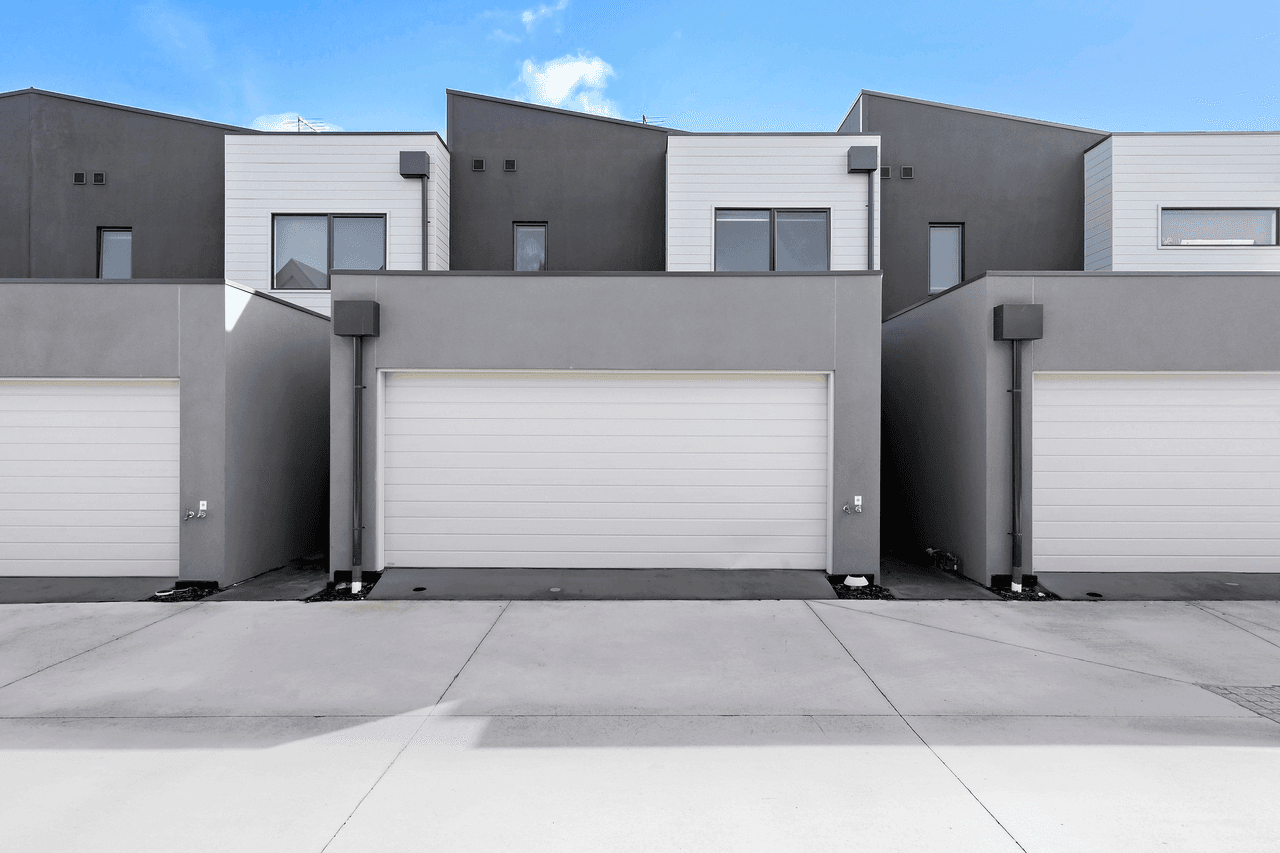 39 Strathlea Drive, CRANBOURNE WEST, VIC 3977