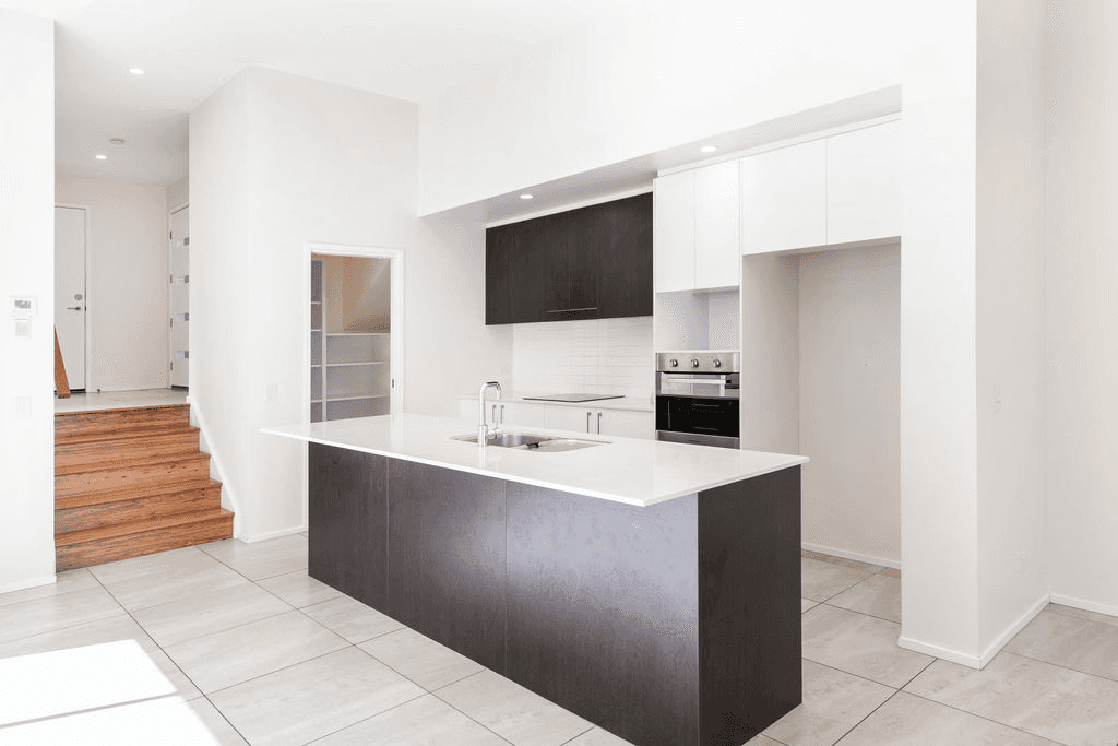 2/24 Billington Street, LABRADOR, QLD 4215