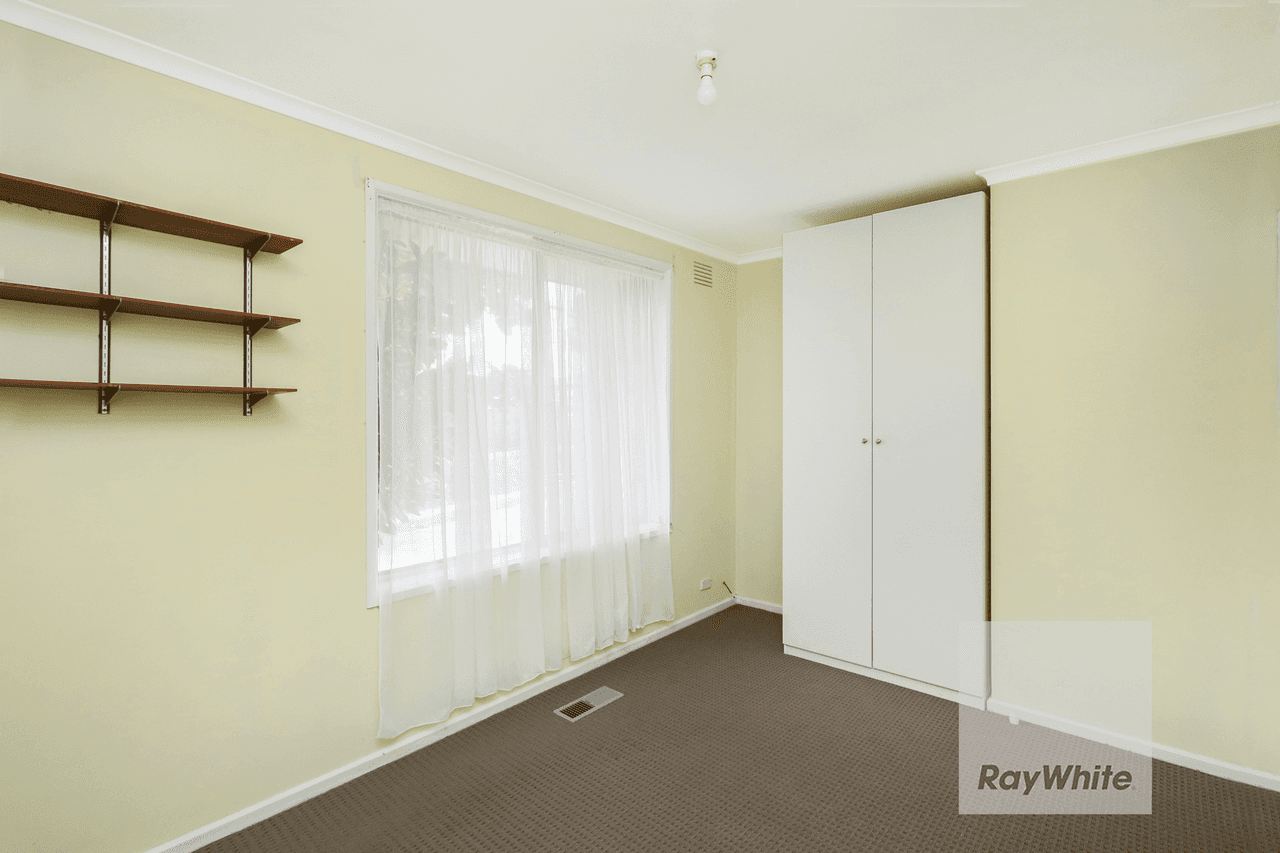 32 Linacre Crescent, GLADSTONE PARK, VIC 3043