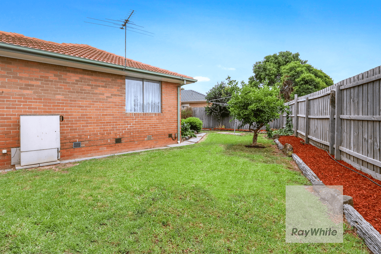 32 Linacre Crescent, GLADSTONE PARK, VIC 3043