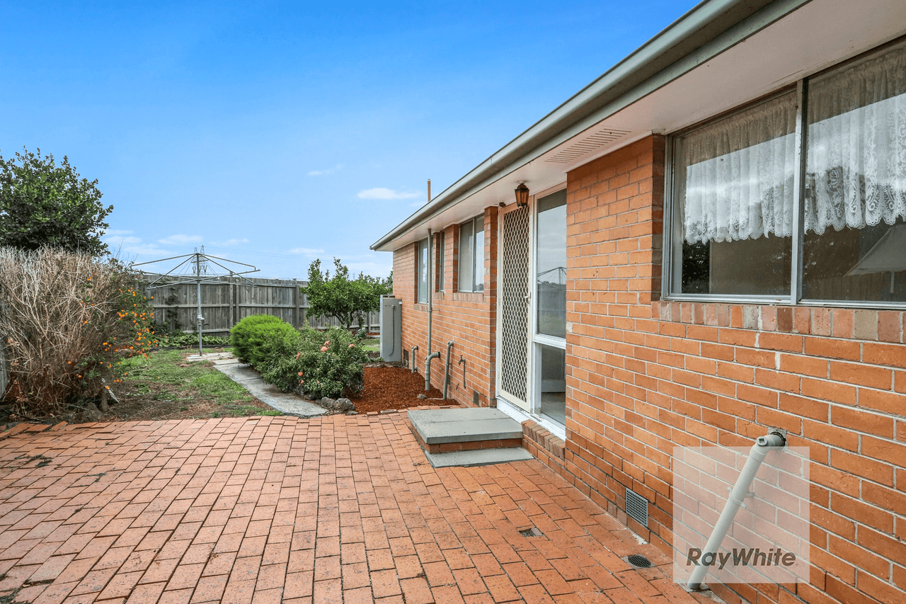 32 Linacre Crescent, GLADSTONE PARK, VIC 3043