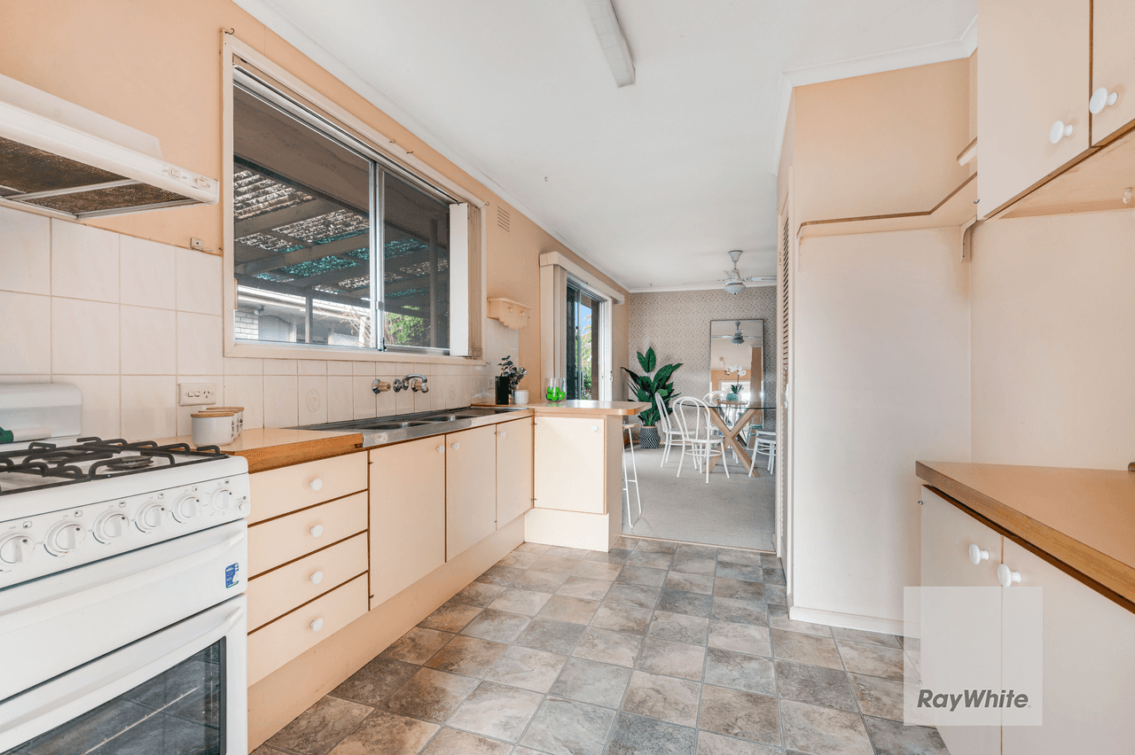 16 Wolverton Drive, GLADSTONE PARK, VIC 3043