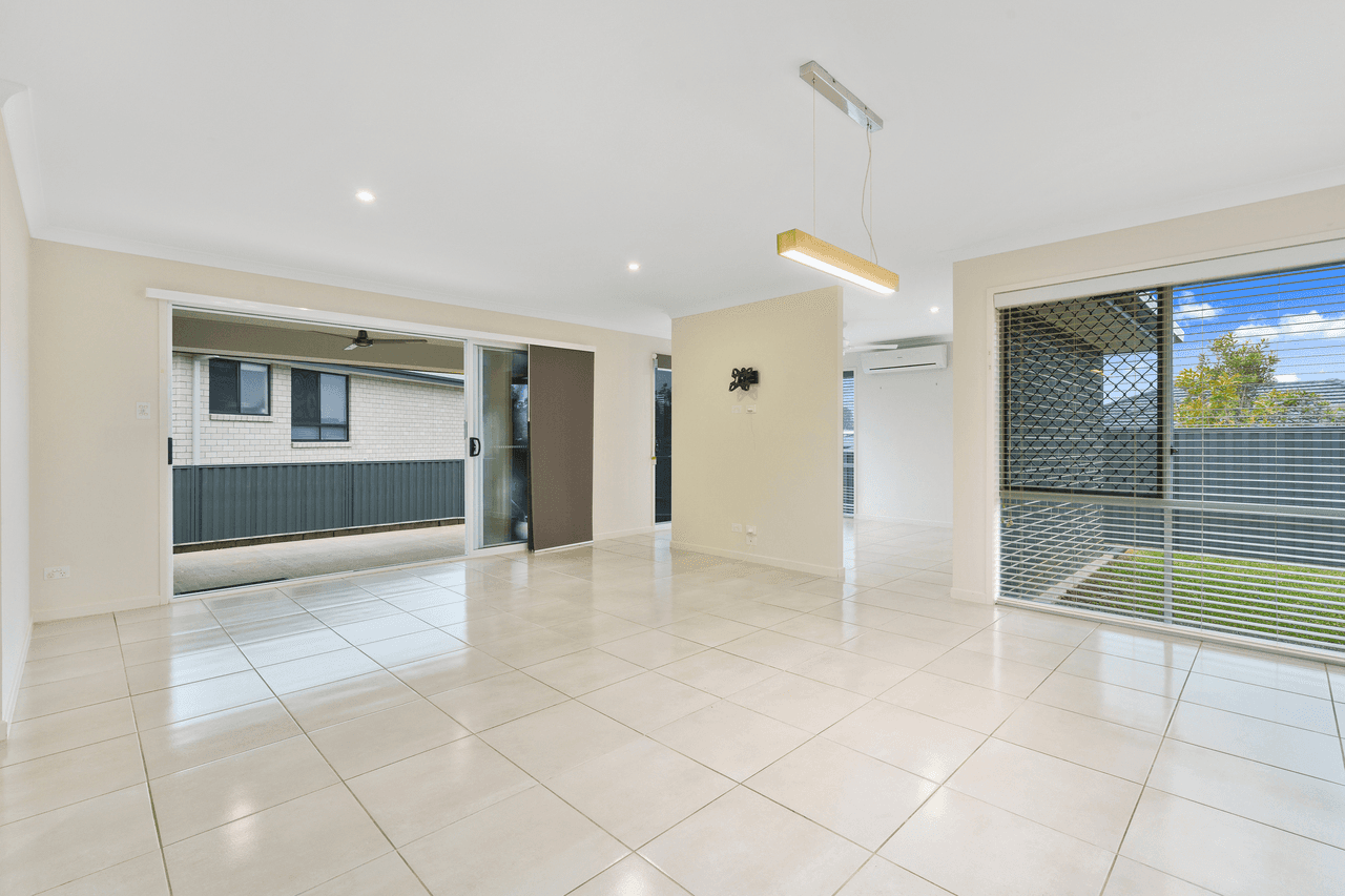 2 Adele Close, MORAYFIELD, QLD 4506