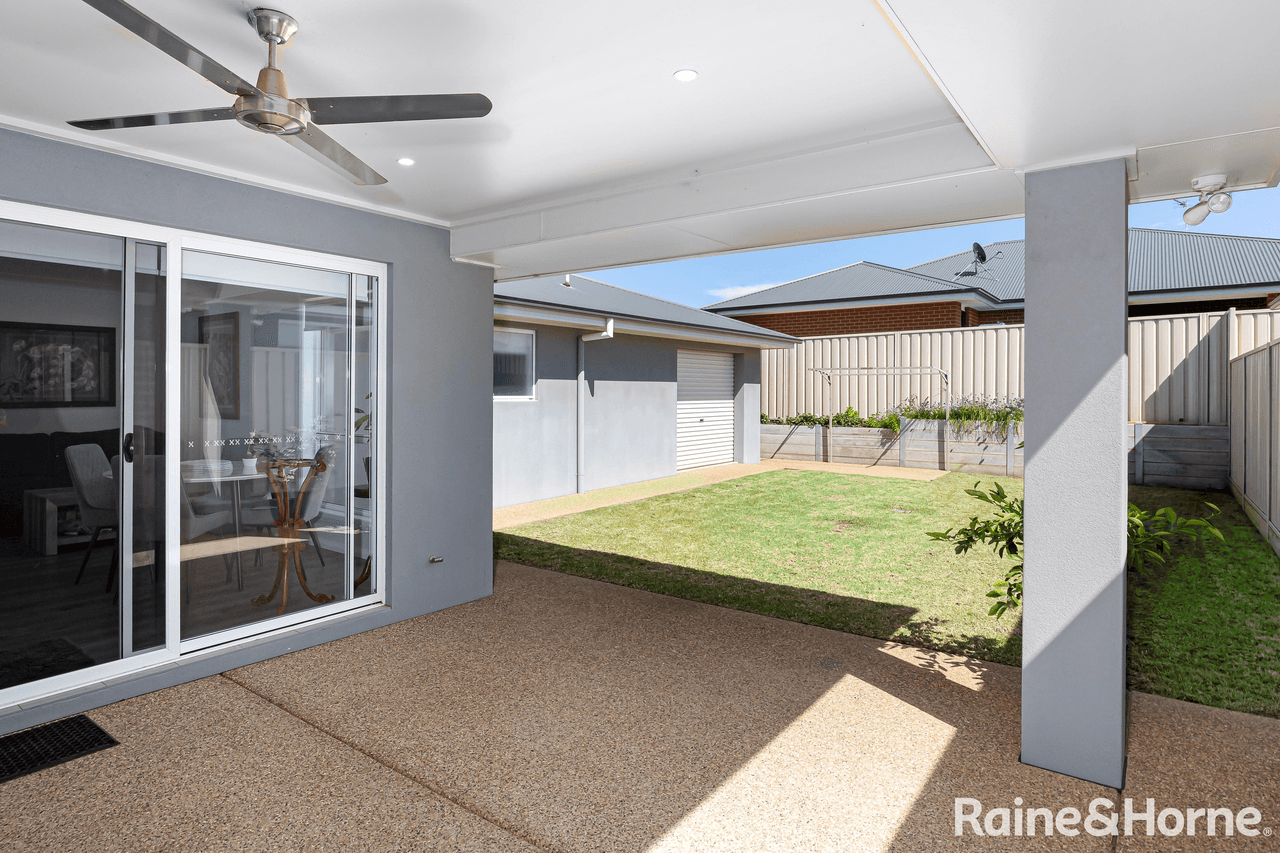 2/34 Ross Parkway, GOBBAGOMBALIN, NSW 2650