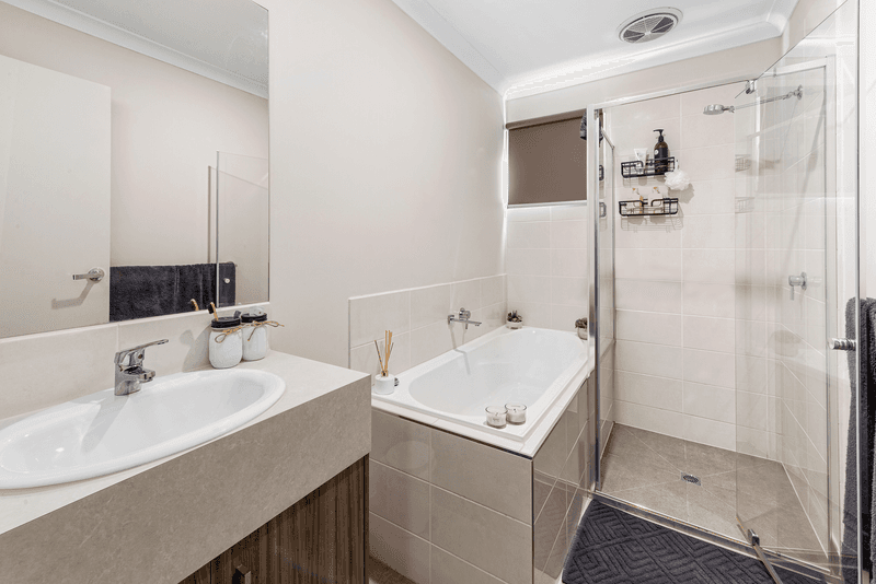 30 Eastbourne Cres, Officer, VIC 3809