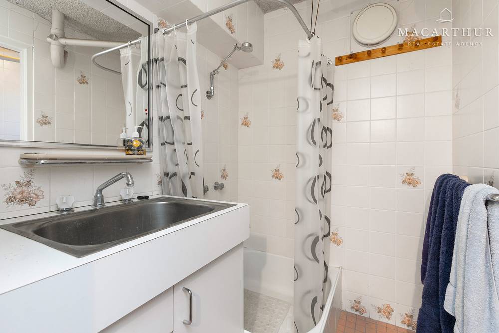 4 Canna Street, Kooringal, NSW 2650