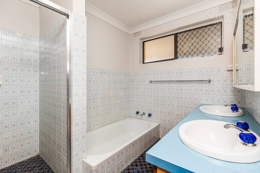 4 Canna Street, Kooringal, NSW 2650