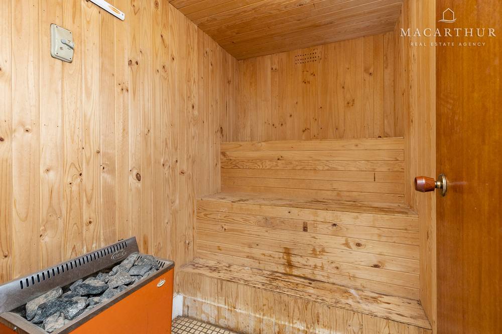 4 Canna Street, Kooringal, NSW 2650