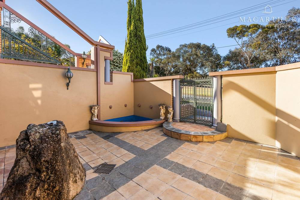 4 Canna Street, Kooringal, NSW 2650