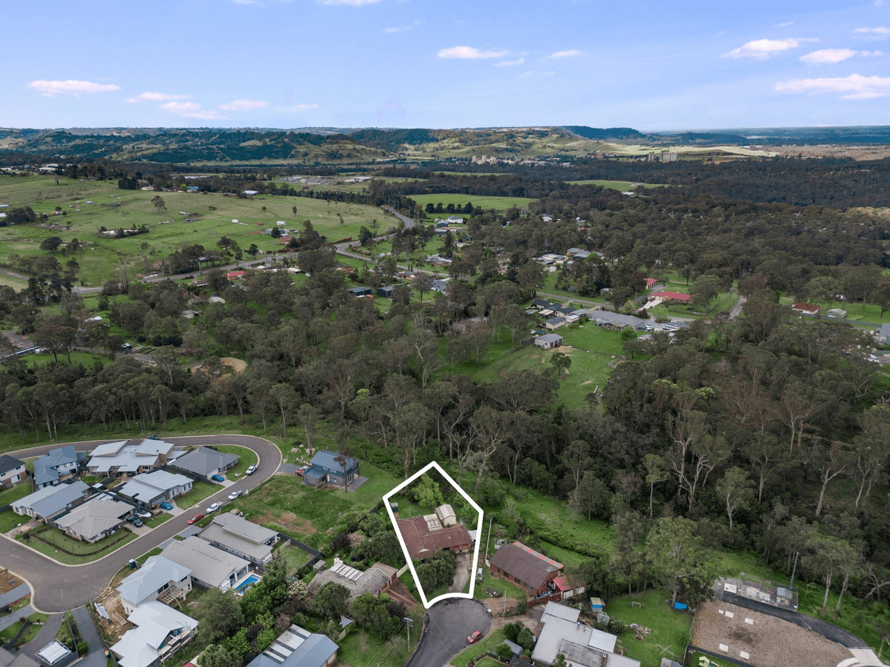 11 Suffolk Place, TAHMOOR, NSW 2573