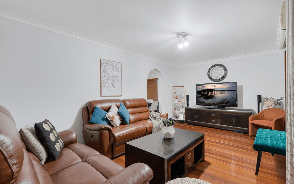 43 Woodlark Place, GLENFIELD, NSW 2167