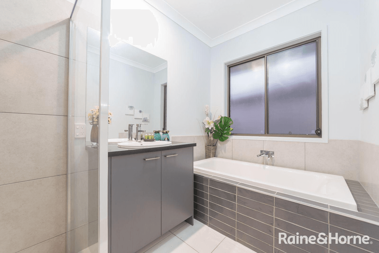 32 Wings Road, UPPER COOMERA, QLD 4209