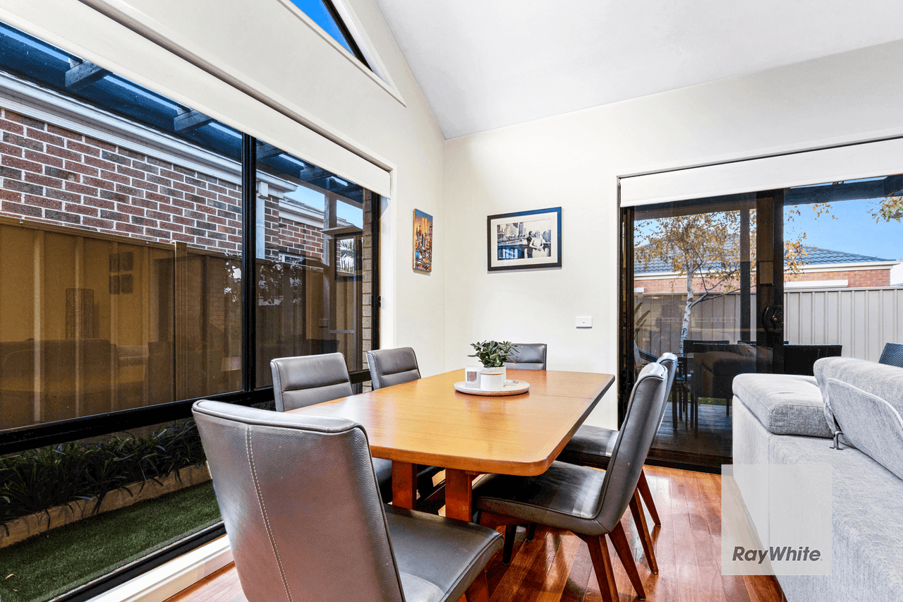 10 St Vincent Way, CAROLINE SPRINGS, VIC 3023