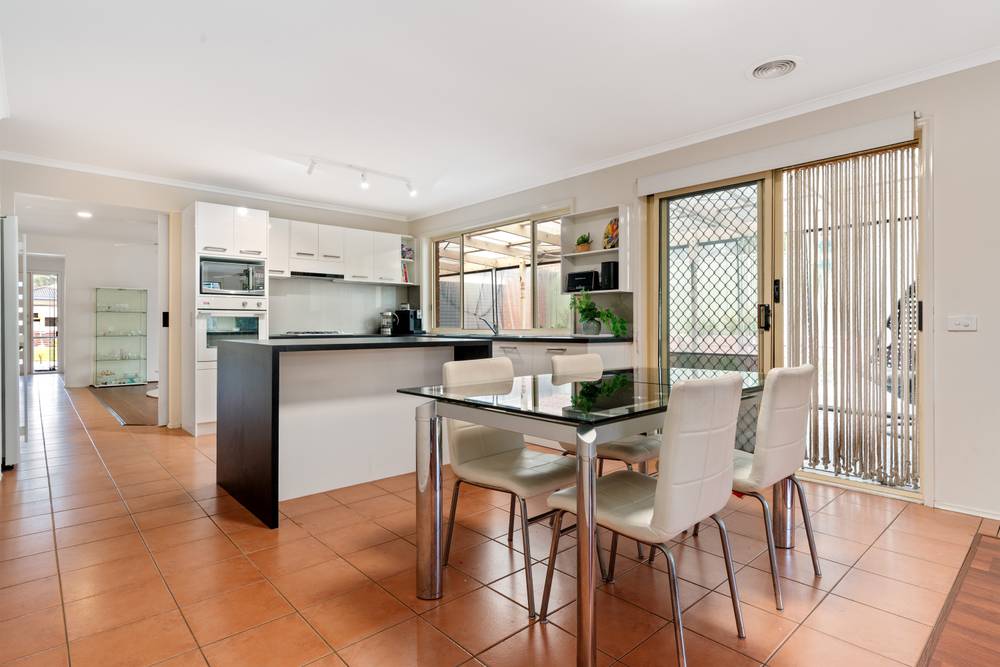 16 Bendemere Rise, LANGWARRIN, VIC 3910