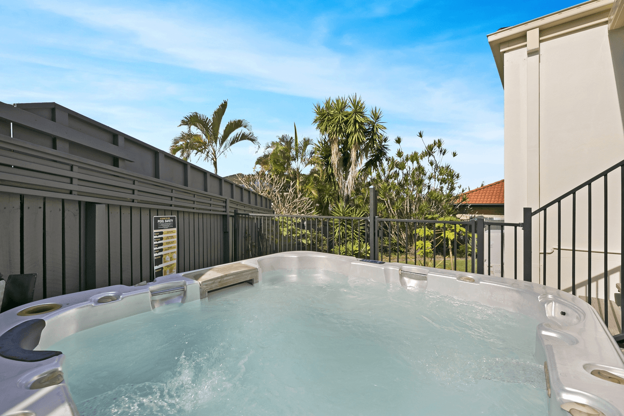 24 Sirec Way, BURLEIGH HEADS, QLD 4220