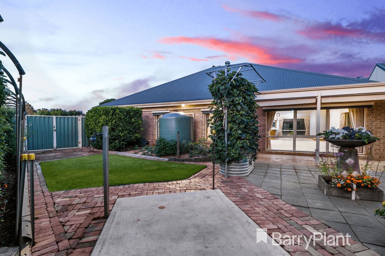 8 McPherson Place, Werribee, VIC 3030