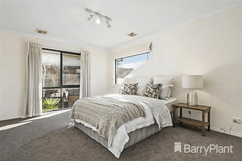 8 Blythe Court, Dingley Village, VIC 3172