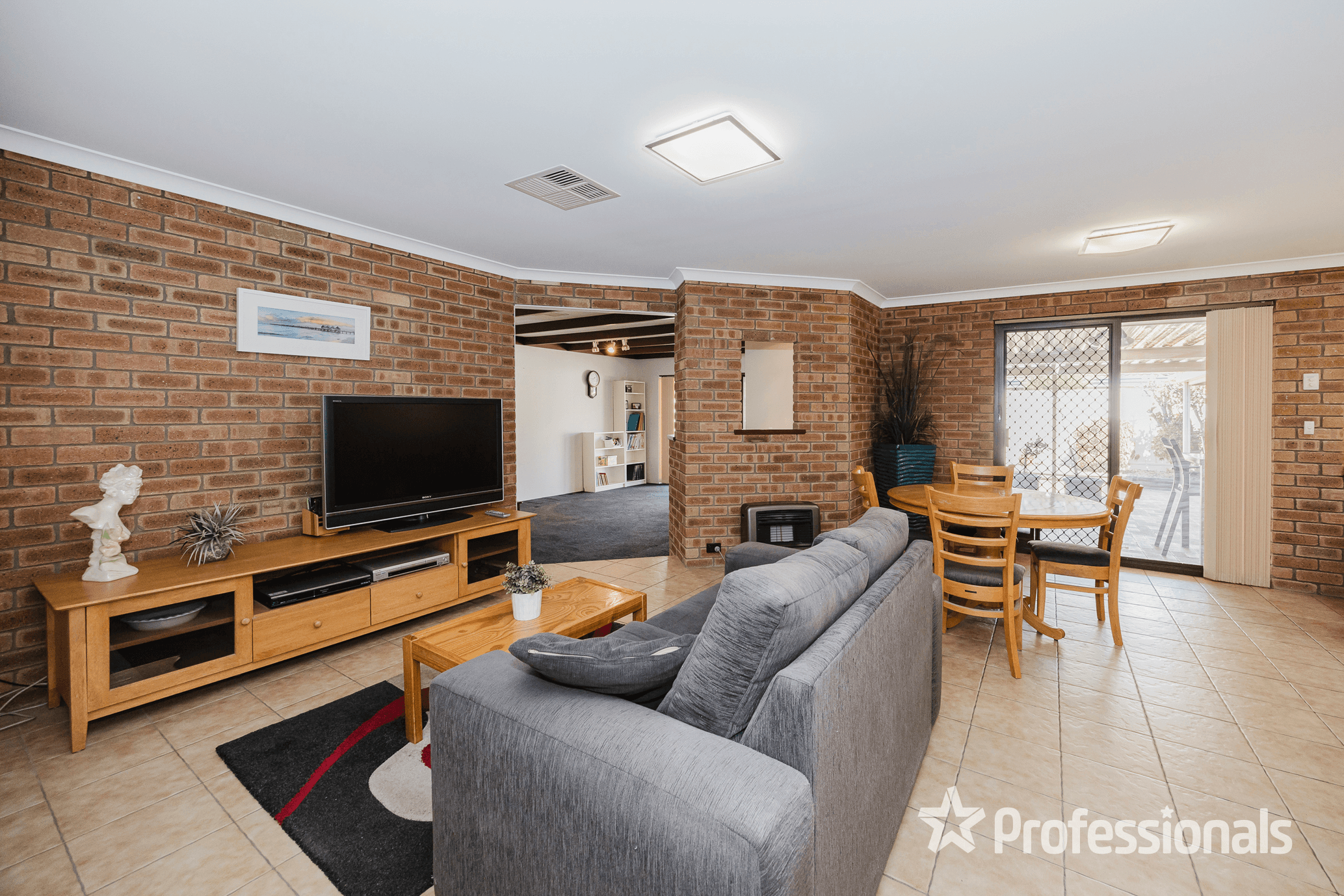 273 Summerlakes Parade, BALLAJURA, WA 6066