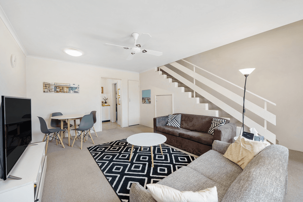 2/8 Nimmitabel Street, QUEANBEYAN WEST, NSW 2620