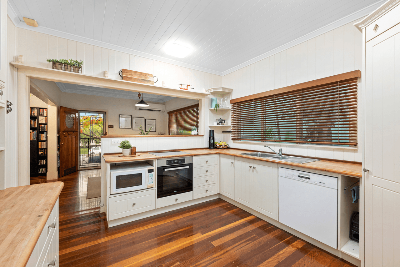 18 White Street, Graceville, QLD 4075