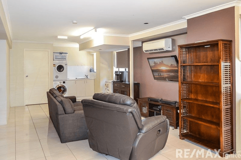 31 Loddon Street, RIVERHILLS, QLD 4074