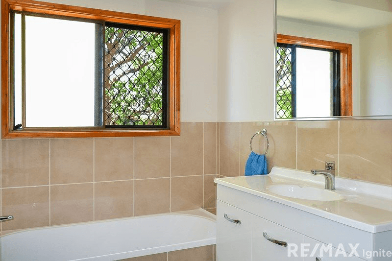 31 Loddon Street, RIVERHILLS, QLD 4074