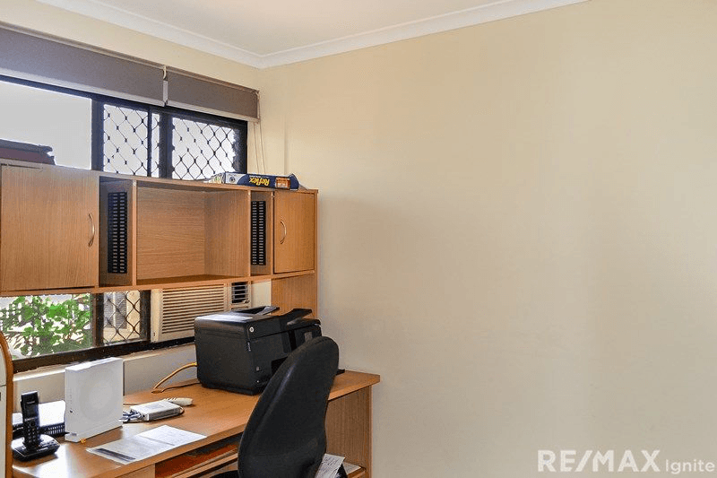 31 Loddon Street, RIVERHILLS, QLD 4074
