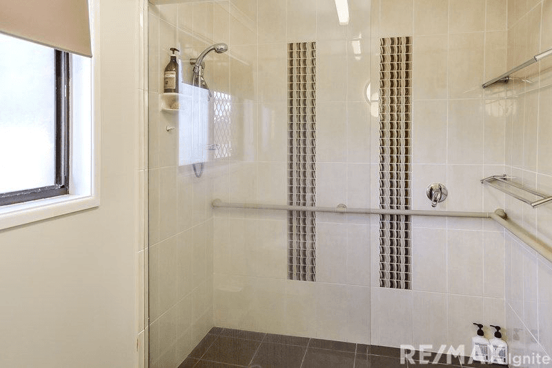 31 Loddon Street, RIVERHILLS, QLD 4074