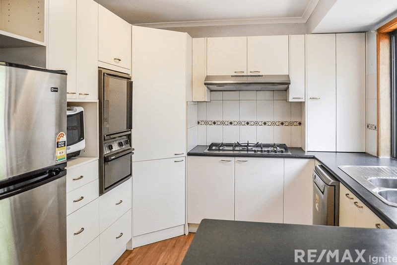 31 Loddon Street, RIVERHILLS, QLD 4074