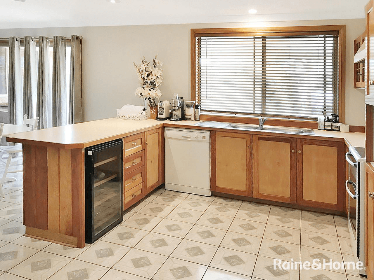 5 Gray Close, SHOALHAVEN HEADS, NSW 2535