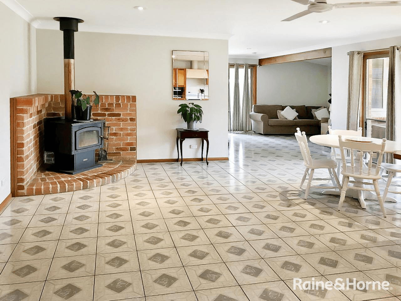 5 Gray Close, SHOALHAVEN HEADS, NSW 2535