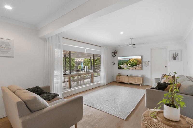 42 Chippendale Crescent, CURRUMBIN WATERS, QLD 4223
