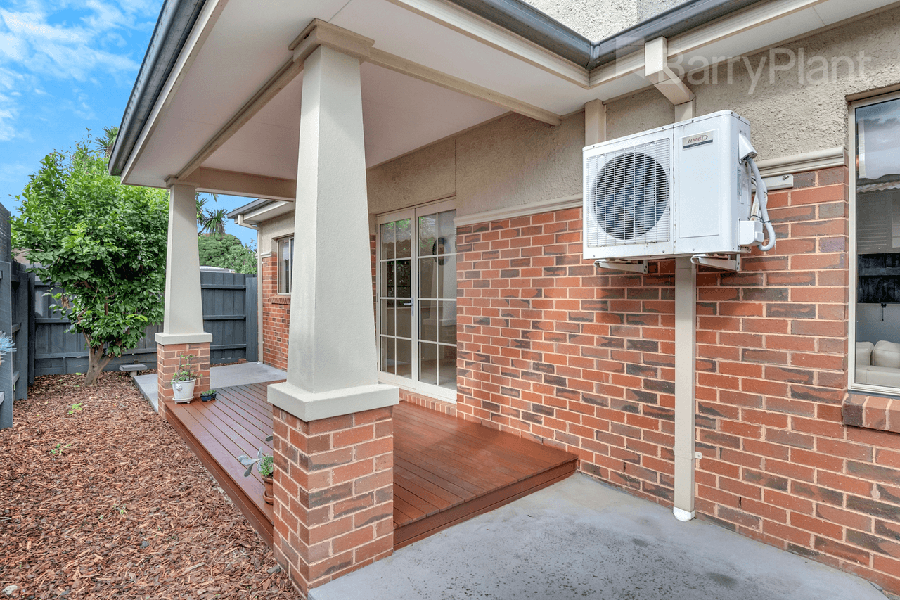 10 Lambassa Grove, Reservoir, VIC 3073