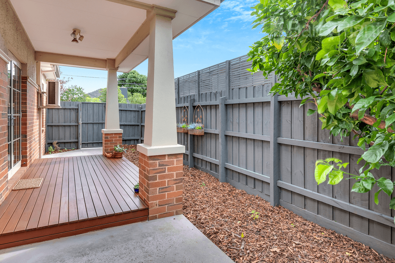 10 Lambassa Grove, Reservoir, VIC 3073