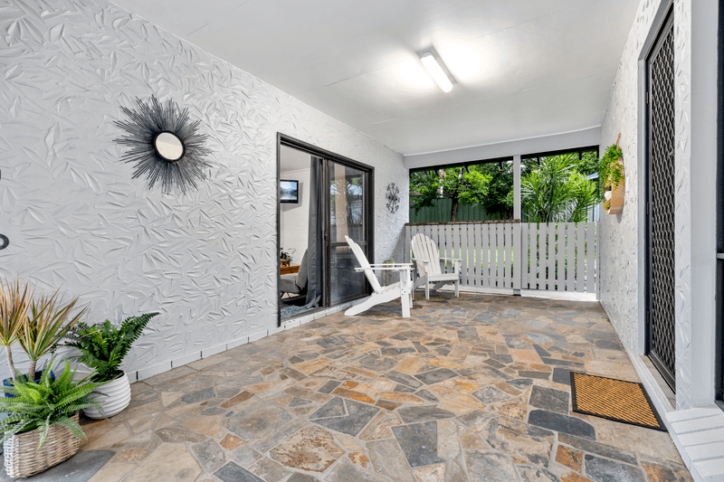 8 Girral Avenue, ASHMORE, QLD 4214