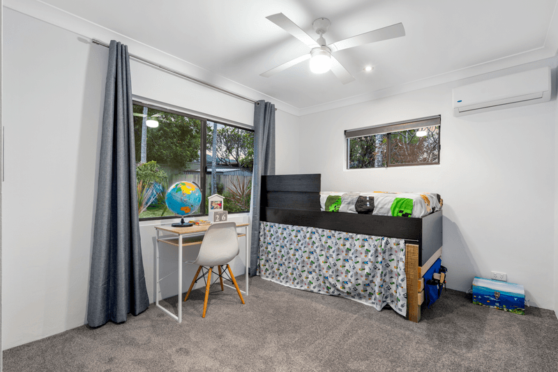 8 Girral Avenue, ASHMORE, QLD 4214