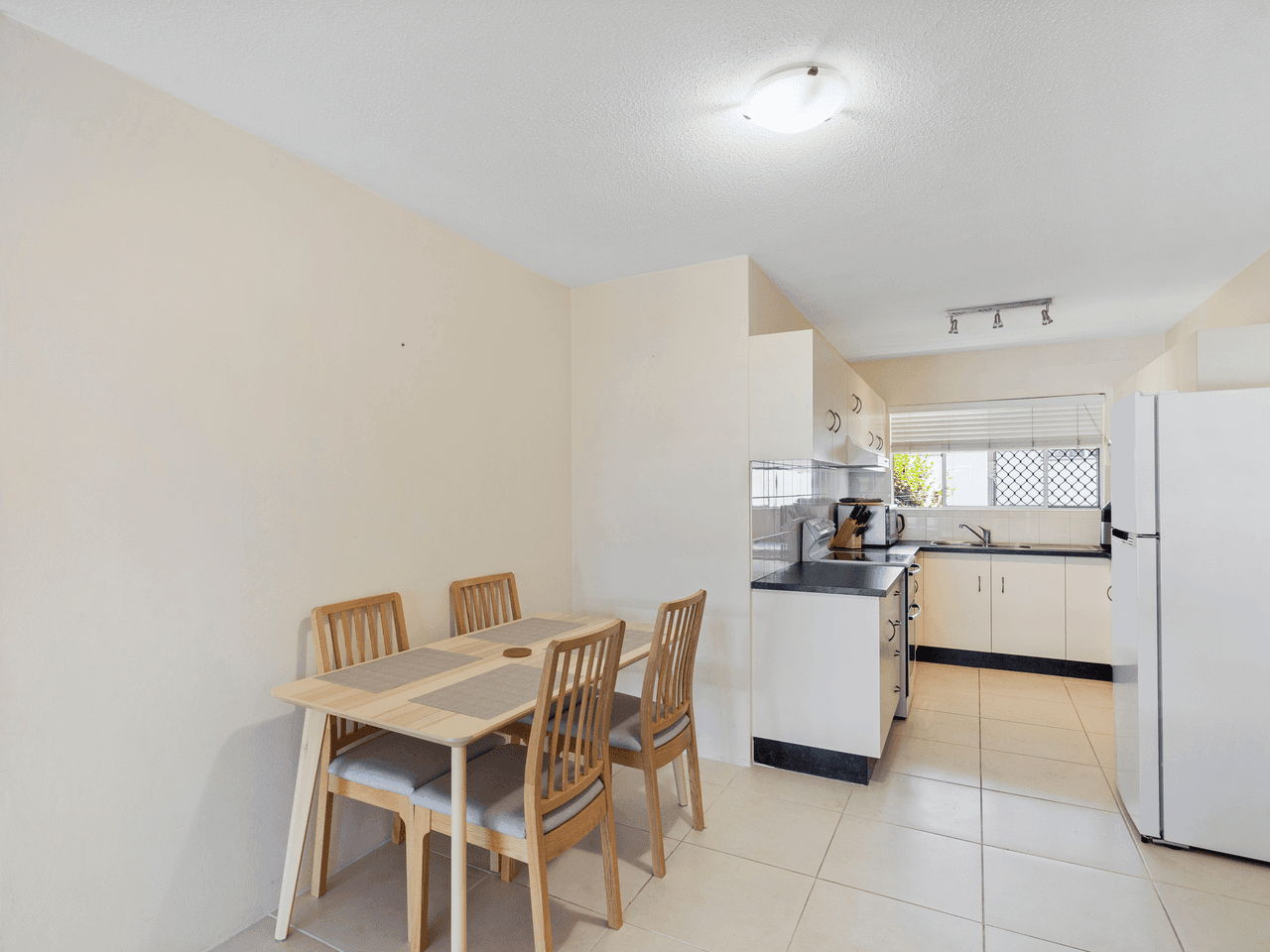 2/52 Berrima Street, WYNNUM, QLD 4178