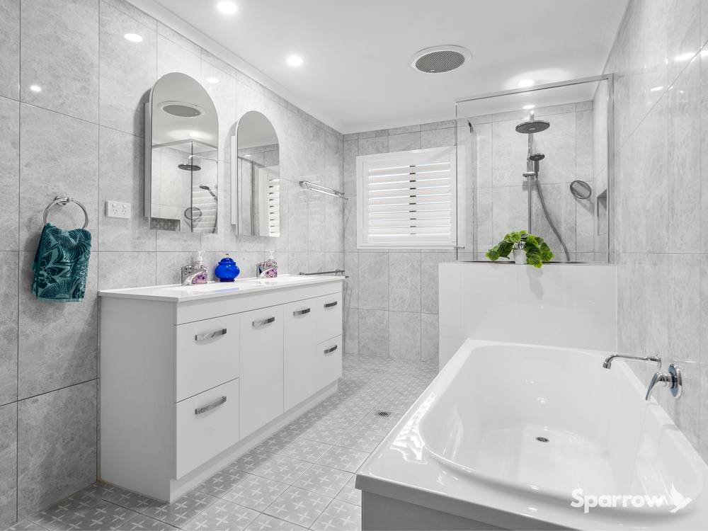 8 Jennifer Court, MOUNT WARREN PARK, QLD 4207