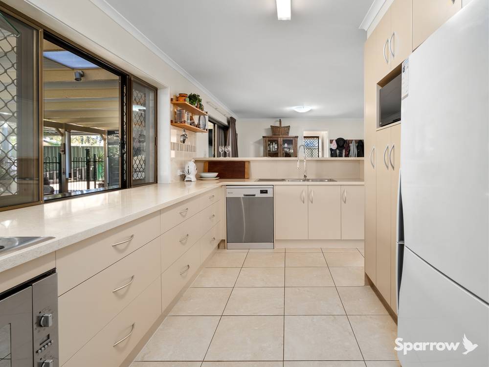8 Jennifer Court, MOUNT WARREN PARK, QLD 4207