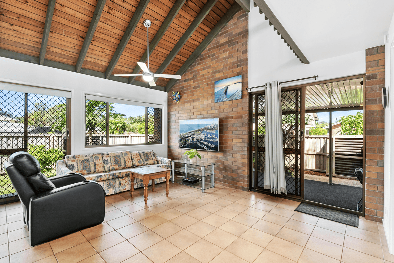 2/2 Blue Waters Crescent, TWEED HEADS WEST, NSW 2485
