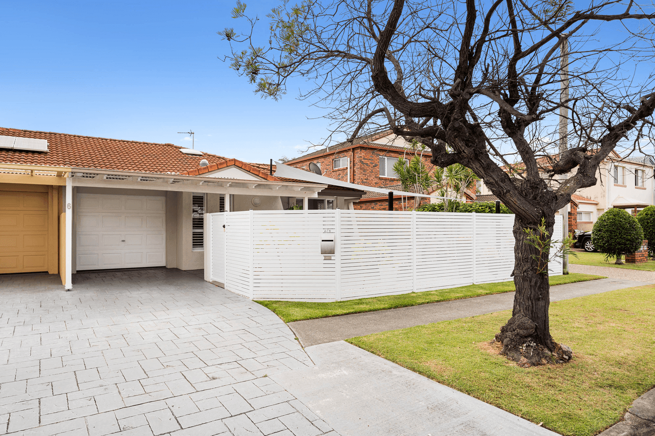 2/6 Rosalind Avenue, PARADISE POINT, QLD 4216