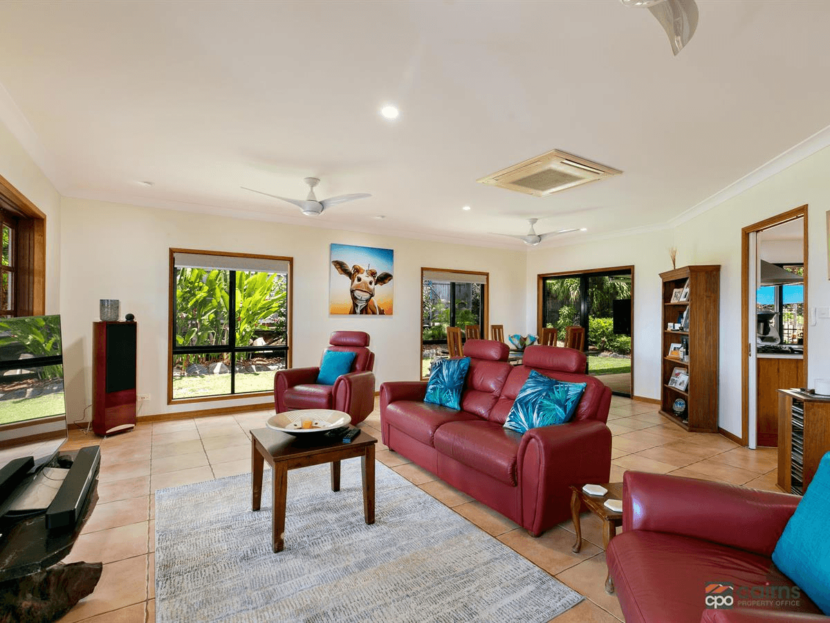 26 MACARTHUR Close, PALM COVE, QLD 4879