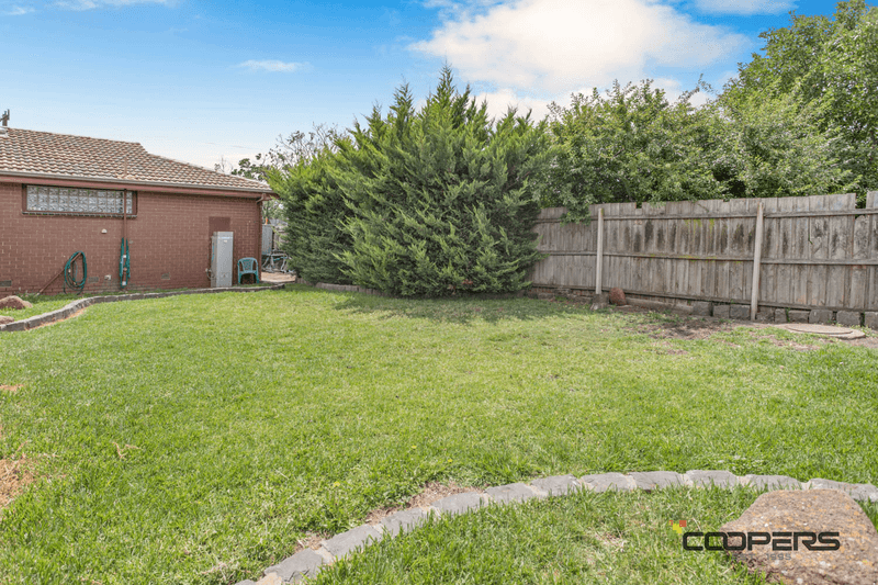 14 Morris St, Melton South, VIC 3338