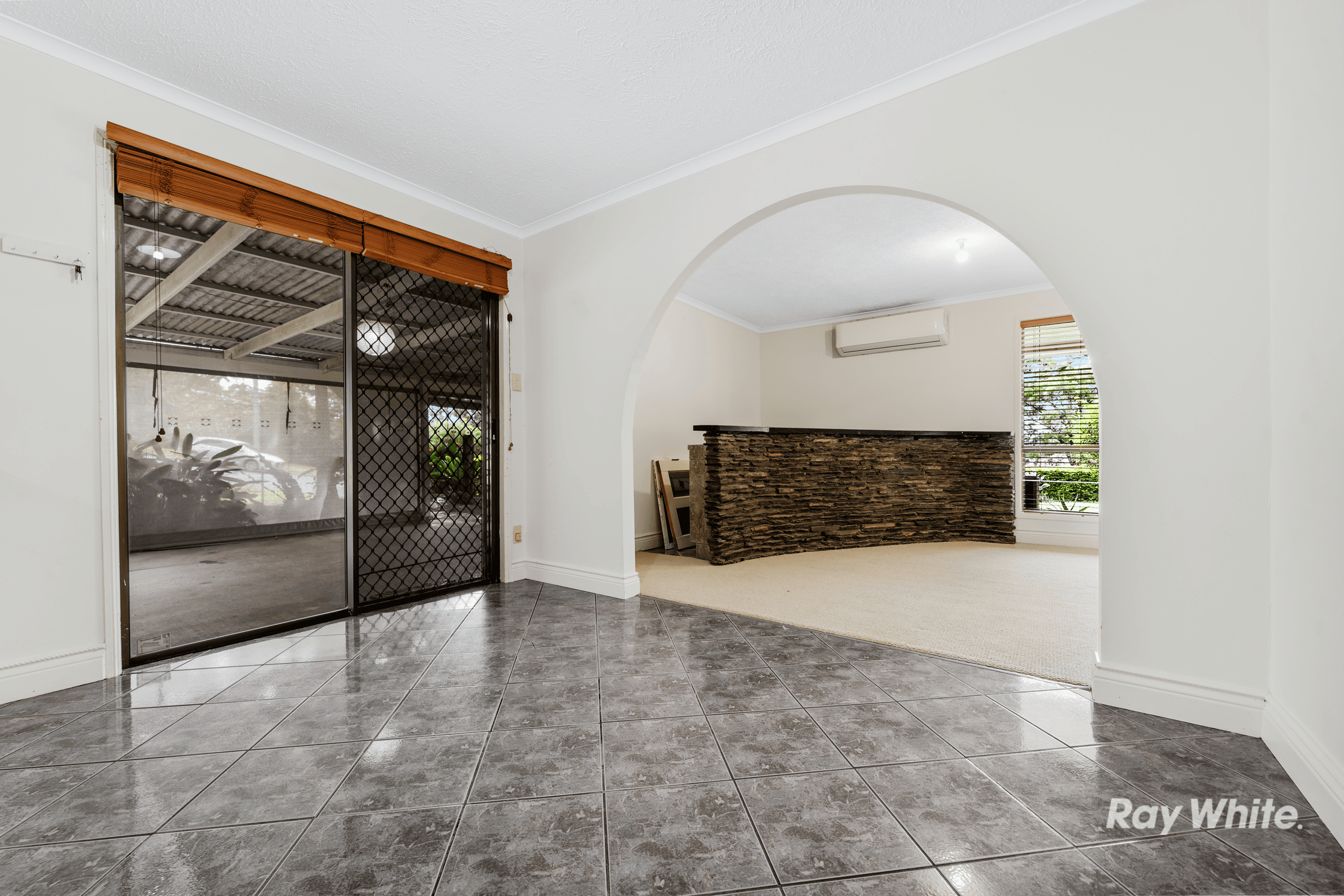 44 Thoms Crescent, MOUNT WARREN PARK, QLD 4207