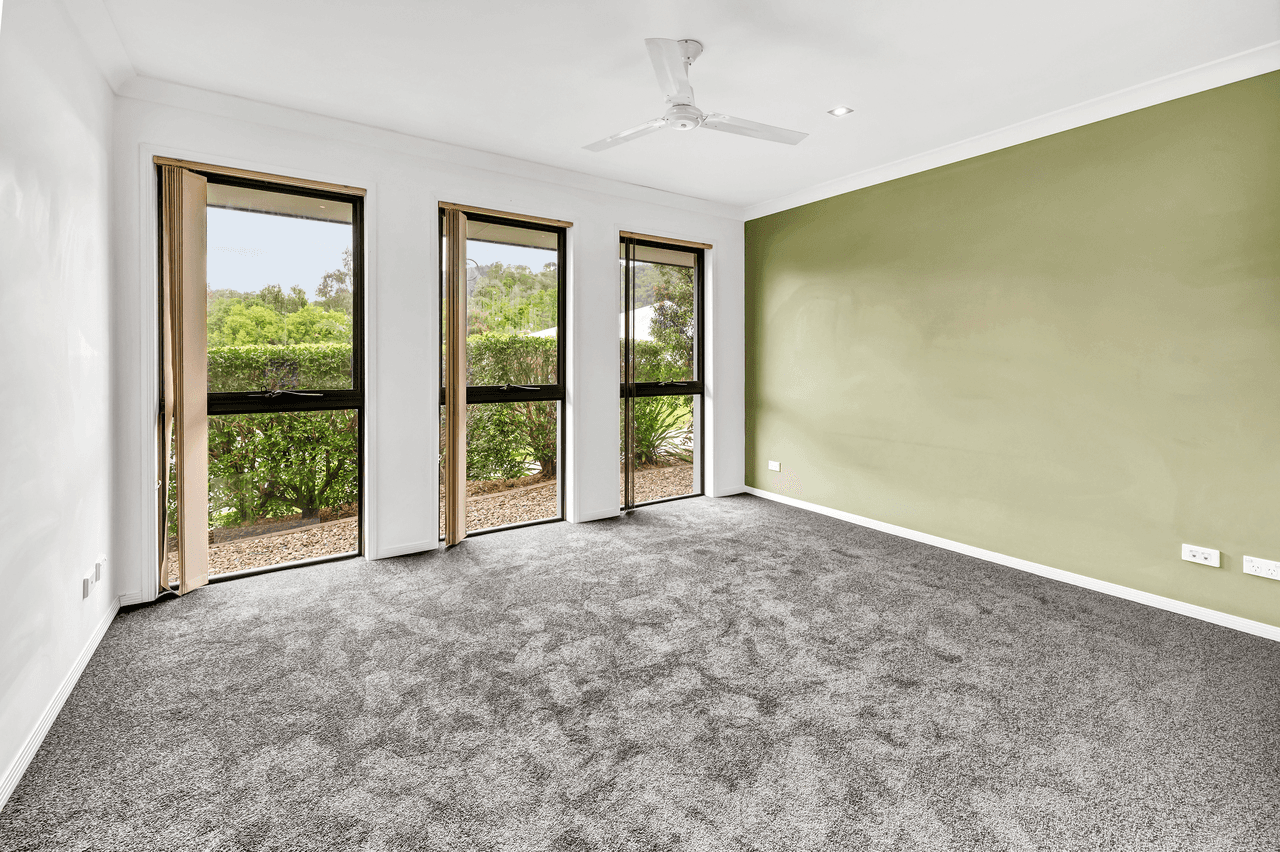 4 Flynn Court, MAUDSLAND, QLD 4210