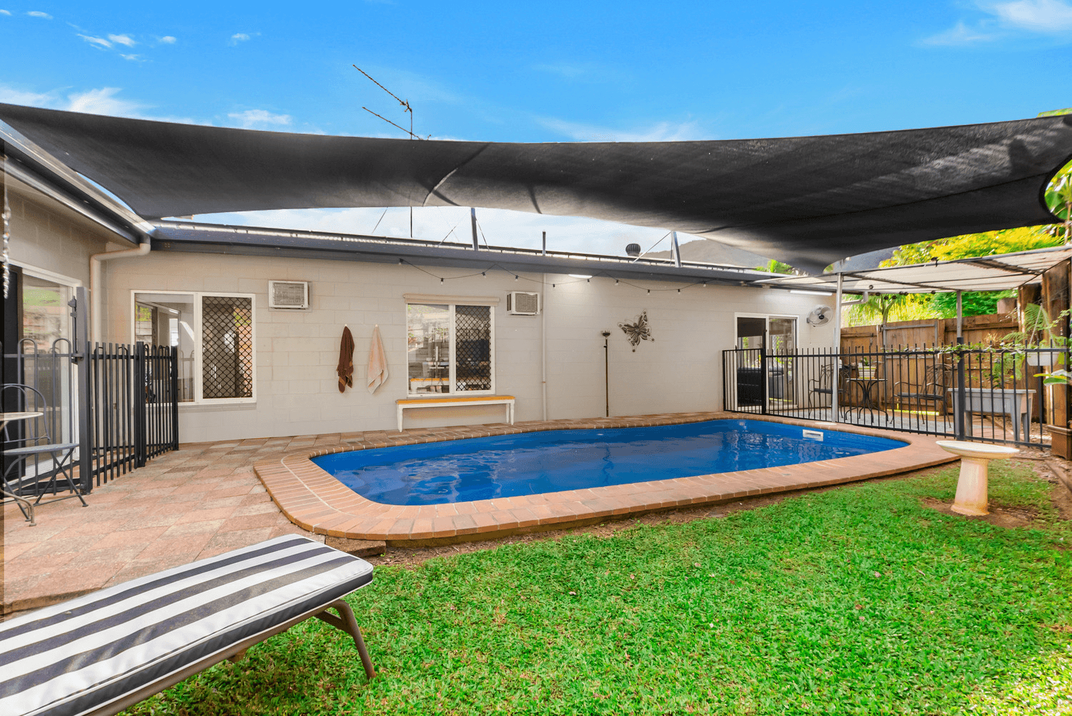 18 Compton Court, Bentley Park, QLD 4869