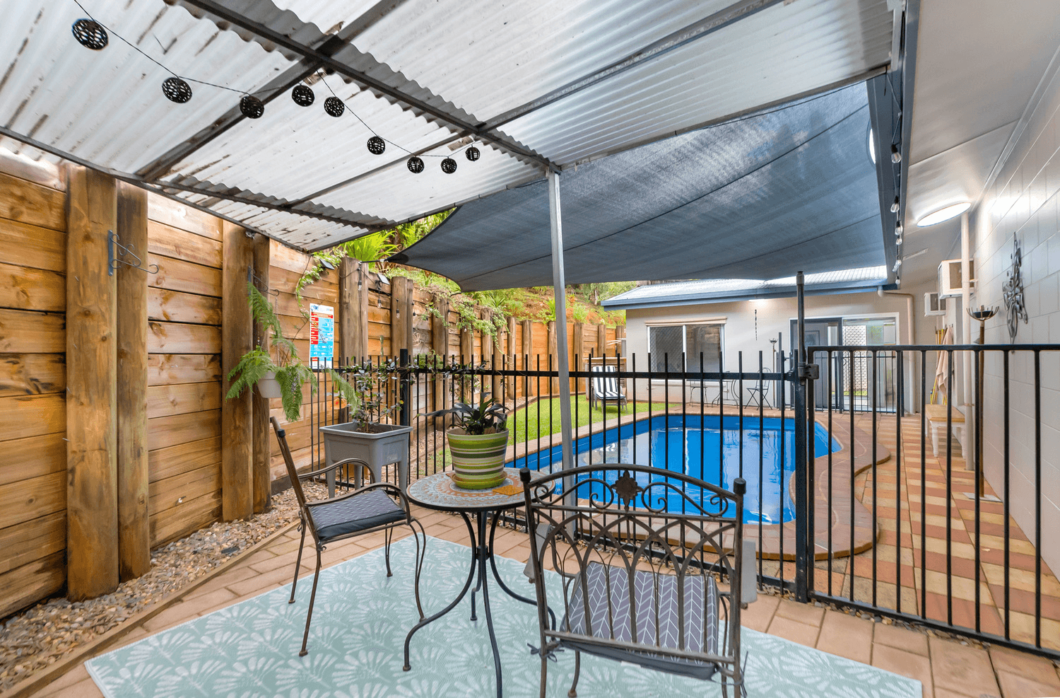 18 Compton Court, Bentley Park, QLD 4869