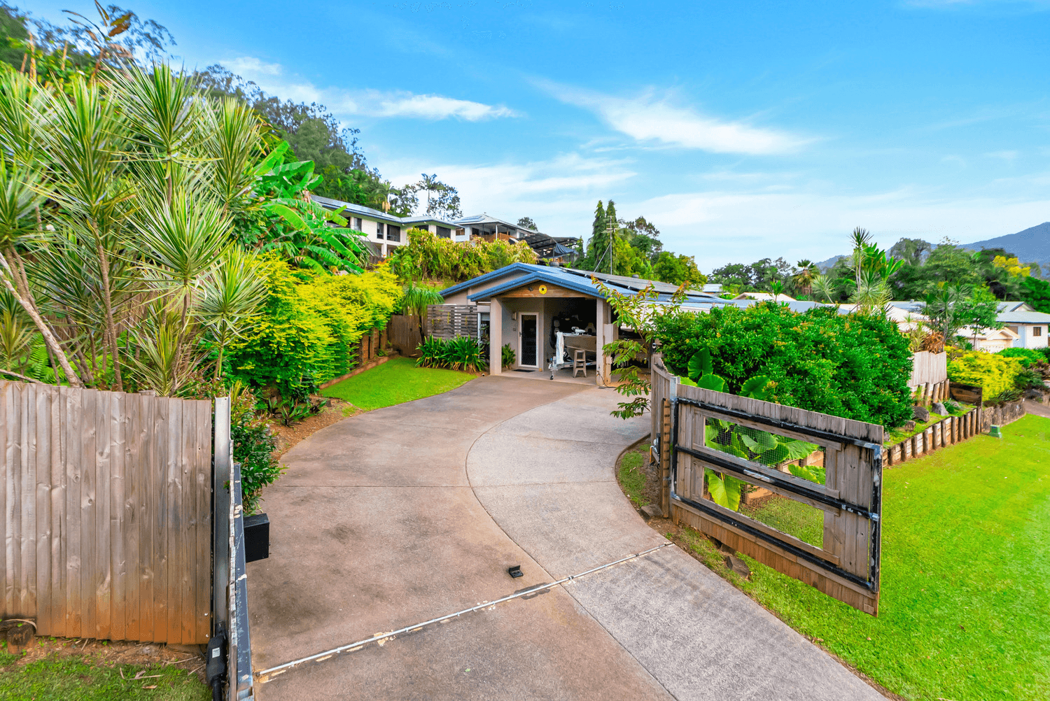 18 Compton Court, Bentley Park, QLD 4869